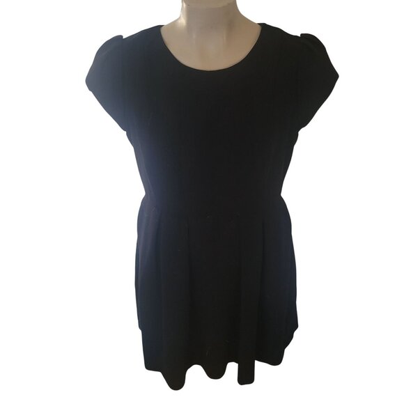 Zara Basic Black‎ Short-Sleeve Dress With Pleated Skirt & Back Zipper Closure - Picture 4 of 8